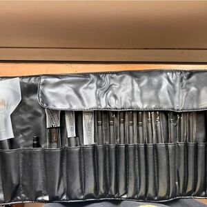 18 PCS Professional brush set with case